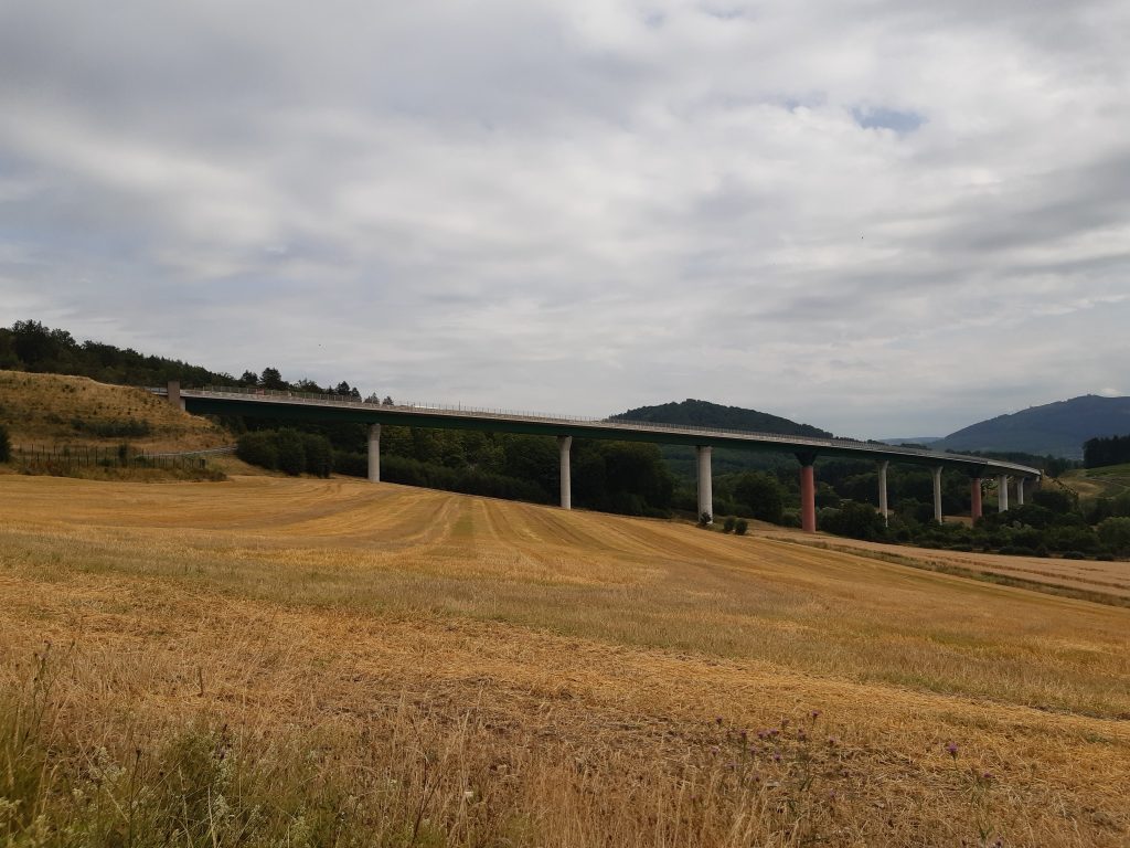 Eine der drei Autobahnbrücken rund um Nuttlar - Ausfahrt Olsberg