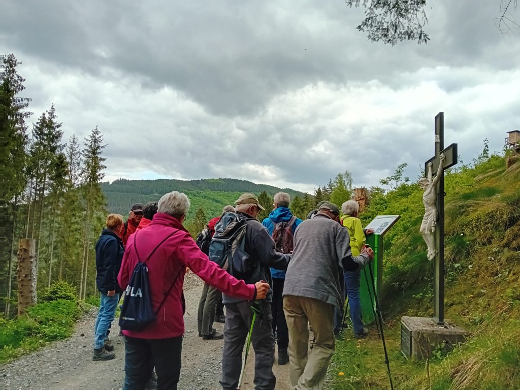Mai-Wanderung der Rüstigen - Kreuz zum Gedenken an die im Bergbau tödlich verunglückten Bergleute