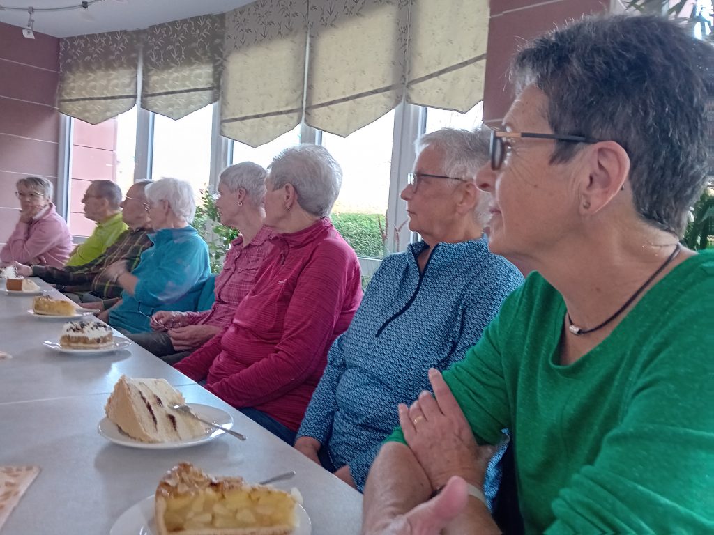 Jedermann-Wanderung im November - Kaffeeklatsch bei Café Deimel -